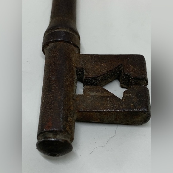 Vintage 1800s 19th Century Antique Solid Barrel Hand Wrought Iron Skeleton Key - Picture 16 of 16